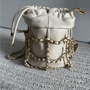 Chain bucket bag